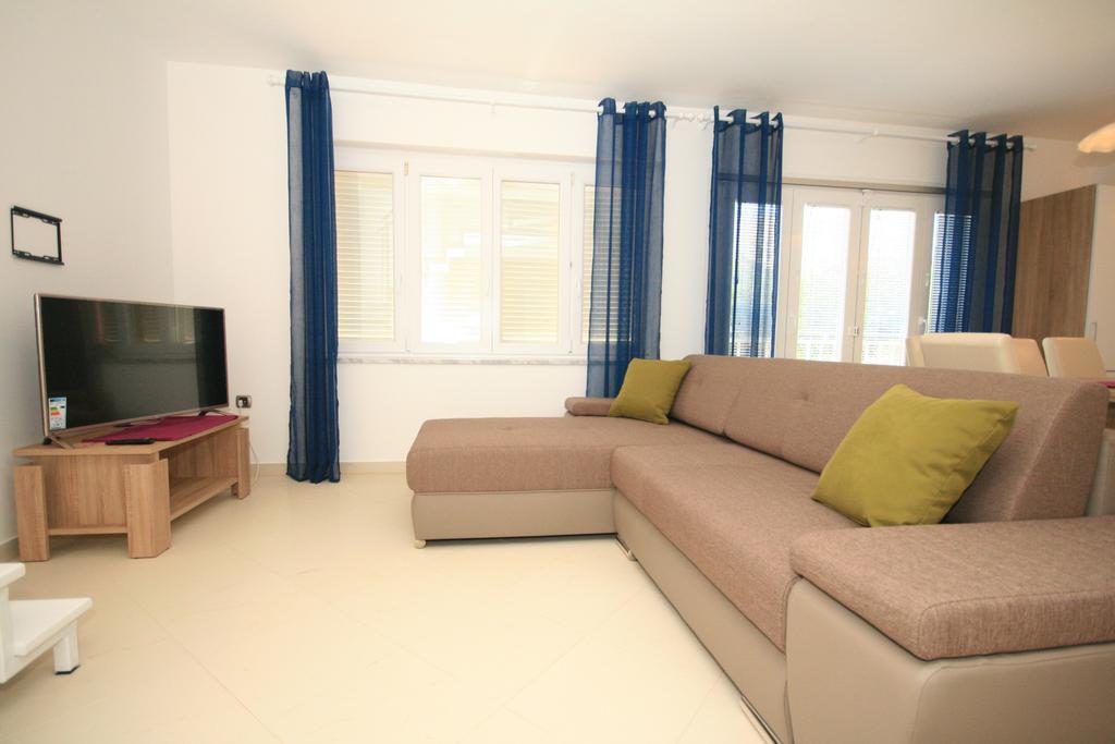 Apartment Mimoza 6, Baska, Krk Экстерьер фото